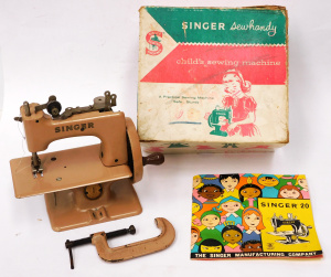 1950s Boxed Singer Sewhandy Childrens Sewing Machine Model No 20 - Tan with clam