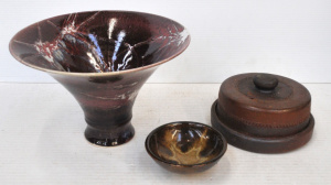 Lot 101 - 3 x Pieces of Australian Pottery incl Bendigo Cheese Dome & 2 x Si