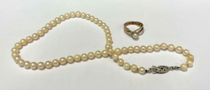 14K gold pearl ring with short strand cultured pearls, silver clasp