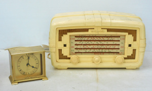 2 pces in Vintage Hotpoint Plastic Cased Mantle Radio, 18cmH, Model P64ME AF &am