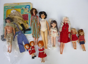 Box lot of Vintage 1960s + Dolls inc, Tina Cassini, Barbie - Tutti & Sindy B