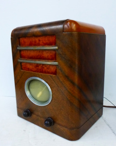 1930s STC Radio - Wooden case with oval dial & cover & Bakelite knobs