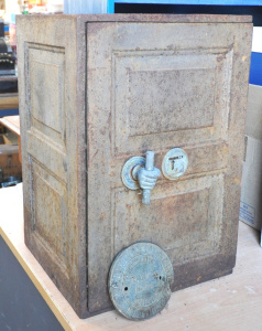 Vintage heavy Cast Iron Safe - smaller sized, w Hand Holding Rod handle & Lo