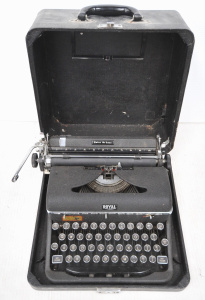 Lot 79 - Vintage cased 1940s Portable Royal Typewriter - Quiet De Luxe model, wi