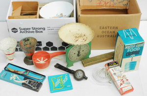 Lot 85 - 2 x Boxes Mixed inc Vintage kitchenalia Sifter, Food chopper, Boxed Gla