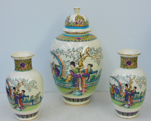 Lot 119 - 3 pces oriental inc large Lidded Urn 43cm H & matching Pair vases