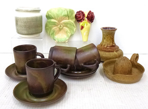 Lot 123 - Group lot of Australian Pottery inc, Ray Cook cups & saucers 2 x f