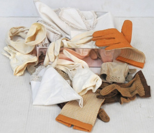 Lot 129 - Small Lot of Vintage Ladies Gloves & Napery