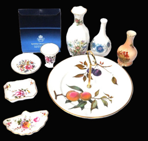 Lot 140 - Group lot English china inc Wedgwood, Royal Worcester, Royal Crown Der