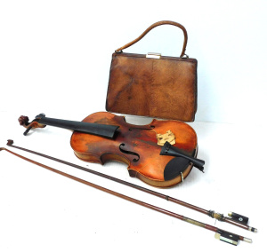 Lot 146 - 2 x Vintage items inc Violin with two bows & Reptile skin ladies h