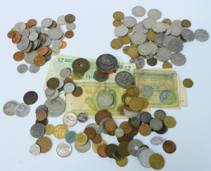 Lot 165 - Group lot Vintage International Coin & Note currency, Tokens &