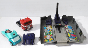 2 x vintage Autobot G1 Transformers - Optimus Prime w Trailer (slight damage &am