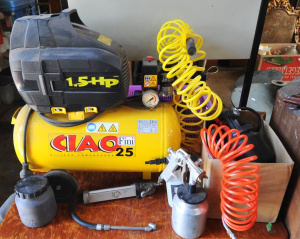 Lot 77 - Vintage Yellow Fini Ciao25 Oilless Compressor - incl Box of Attachments