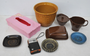 Lot 131 - Group lot of Retro items Phillips TS7 Pocket Radio, Basket Weave Ceram