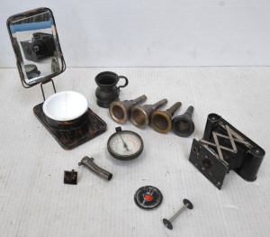 Lot 95 - Group lot vintage Blokey Items inc Vest Pocket Automatic Kodak bellows