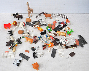 Lot 238 - Small Lot of Assorted Kids Miniature Toys incl Vintage Farm Animals Ma