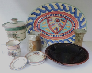 Lot 10 - Group lot - Modern Australian Pottery - Coralie Knight items, Linda Bra