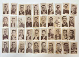 Lot 53 - Approx 40 - Willis 1933 Footballers Cigarette cards