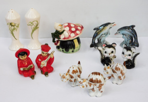 Lot 32 - Group lot Kitsch novelty ceramics - Salt & Peppers - Aust Pottery D