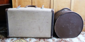 Lot 85 - 2 x Vintage 1930s-50s Suitcases - including box etc