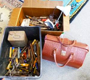 Lot 95 - 2 x boxes inc, Gladstone bag, gooseneck desk lamp, assorted tools - ra