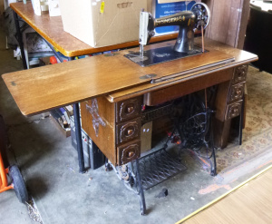 Lot 124 - Vintage Singer Treadle Sewing Machine with ornate carved drawers