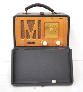 Lot 252 - Vintage 1930s Mullard Portable Valve Radio in Case