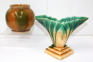 Lot 272 - 2 Pces 1930s Bendigo Australian pottery inc Green tan ball shaped &am